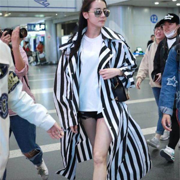 本以为唐嫣的连衣裙够美了，不料被迪丽热巴的短裤给打败了