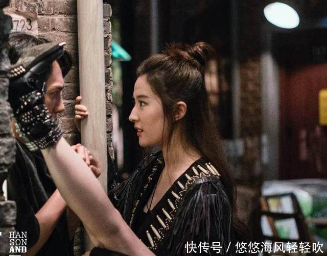 女明星跨一字马,沈梦辰景甜最美,刘亦菲最厉害