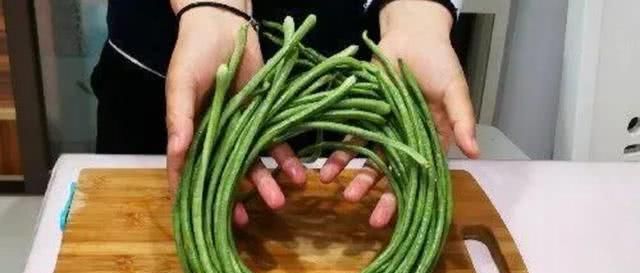  下饭@简单几个步骤，家常腊肠炒豆角，酱香好下饭