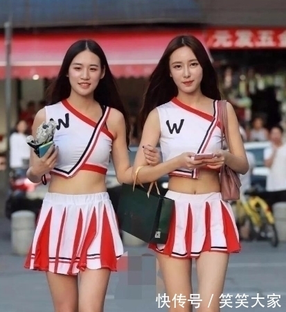 美女■街拍美女小姐姐:闺蜜行,这样出风头,能考虑一下路人的感受吗!