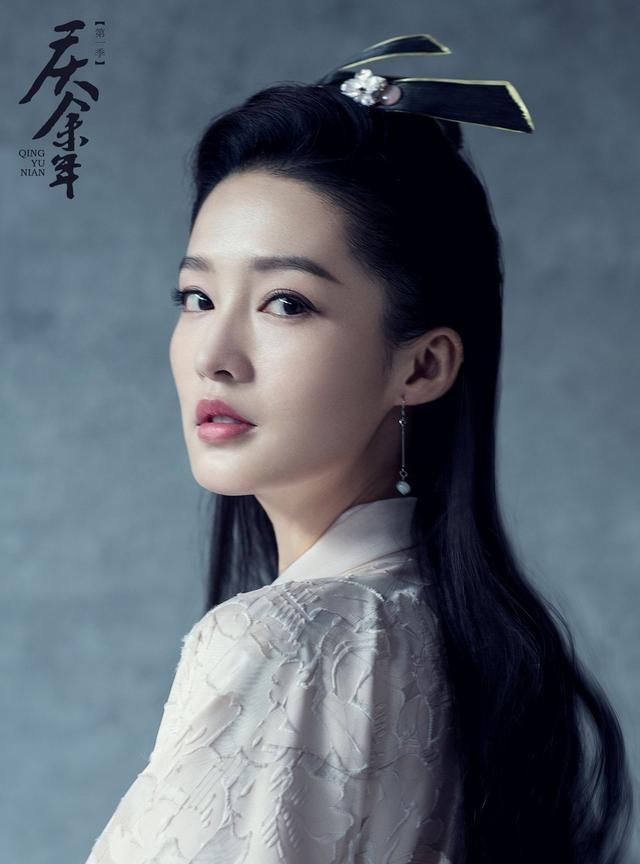  『推掉』李沁粉丝开撕工作室，称其推掉王牌综艺，还用黑白照