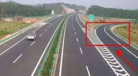  「转向灯」你可能还没意识到，这里是高速最危险的地方，操作不