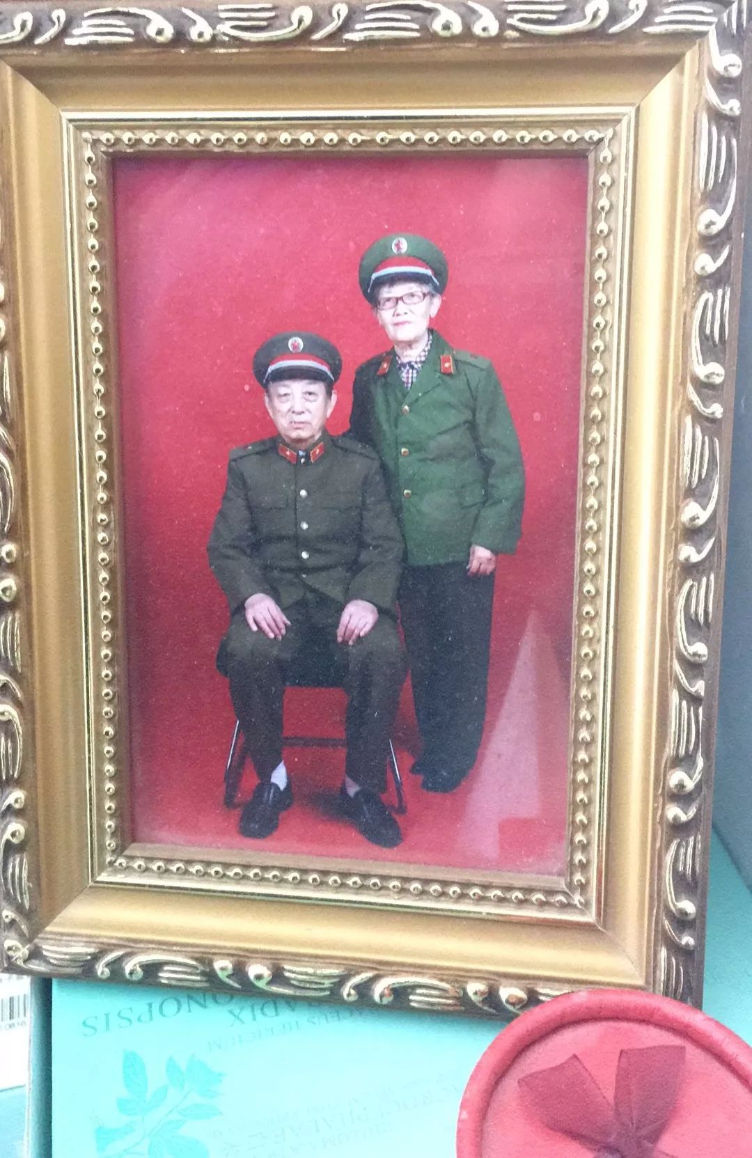 俩孩子没回家 天津高奶奶画了一桌“团圆饭