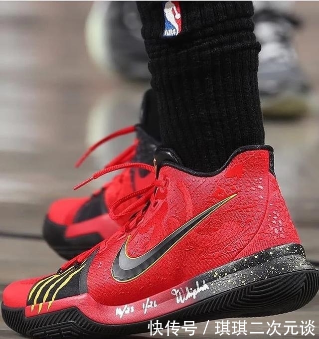  『球员』NBA球员上脚：欧文这赛季穿的球鞋，这些配色很有纪念意义！
