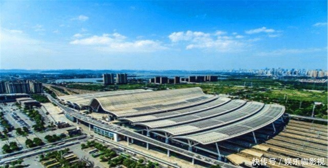  「武汉非常」亚洲最大的铁路枢纽站，耗资140亿元，被誉为全球最