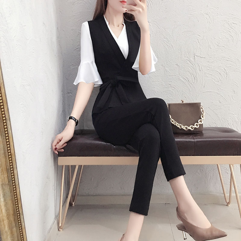 小香风套装才叫时尚,看着都不舍得眨眼睛,显嫩漂亮很吸睛