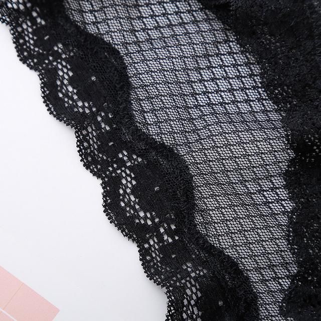 35岁老婆真敢穿，包臀裙+T裤，时髦又大胆，美得让人怦然心动