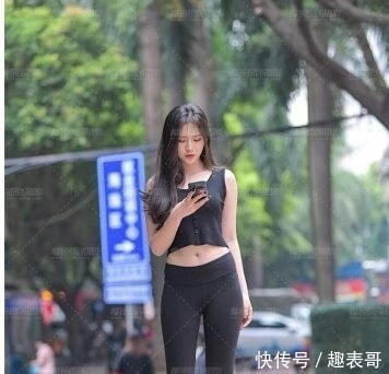  小姐姐：街拍：优雅洋气的小姐姐，仙女般的气质，唯美大气
