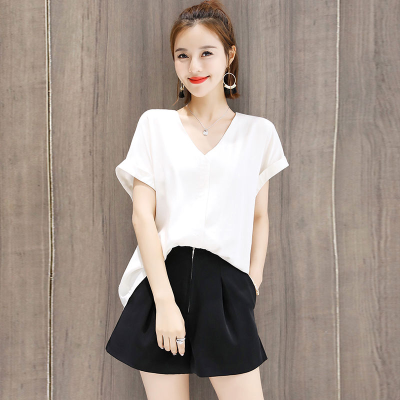 还别说，矮个子唯有穿这样的套装，不穿带跟的鞋子都贼显高，巨美