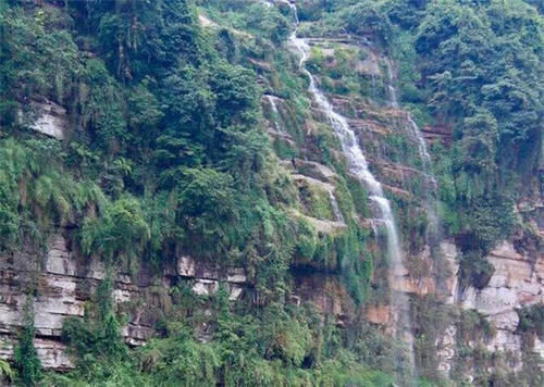 成都周边很有魅力的景区,即使早已破败,也照样深受游客青睐