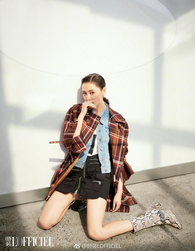 难得有一张张天爱露背照，大家却被她的头吸引，网友：还真敢扎！