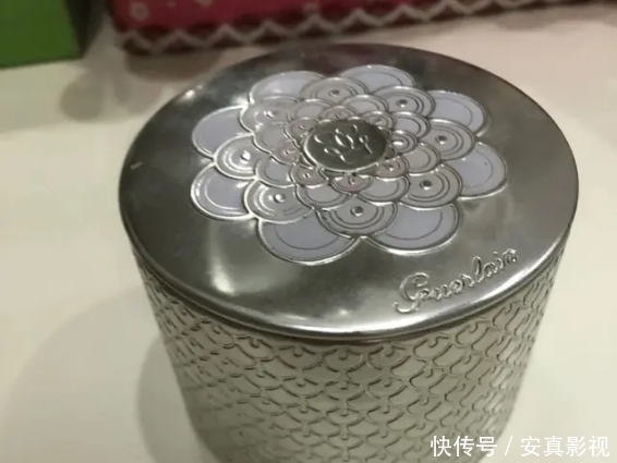  『洁面』风很大却鸡肋的单品，网红睫毛很假，口红纸涂不匀，洁面仪易长霉