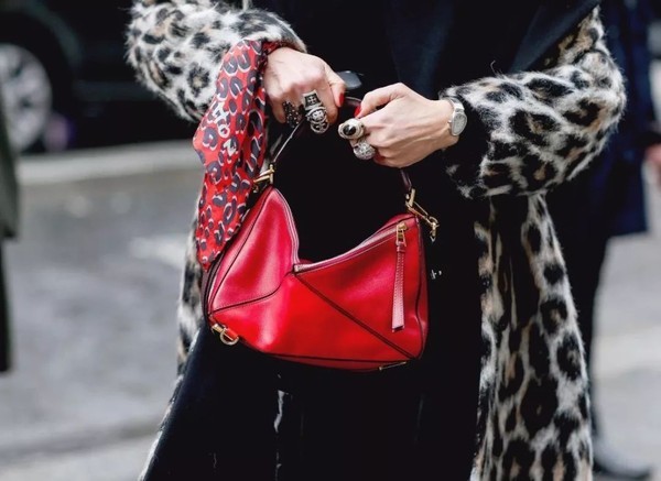 不能当首饰的腰带不是好丝巾