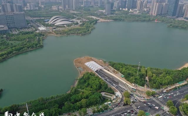  『隧道正式放行通车』合肥天鹅湖隧道正式开通首日车流量大【组图】