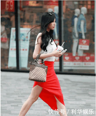 街拍：时尚的搭配总能吸引你的眼，看这些民间的穿着忒吸眼