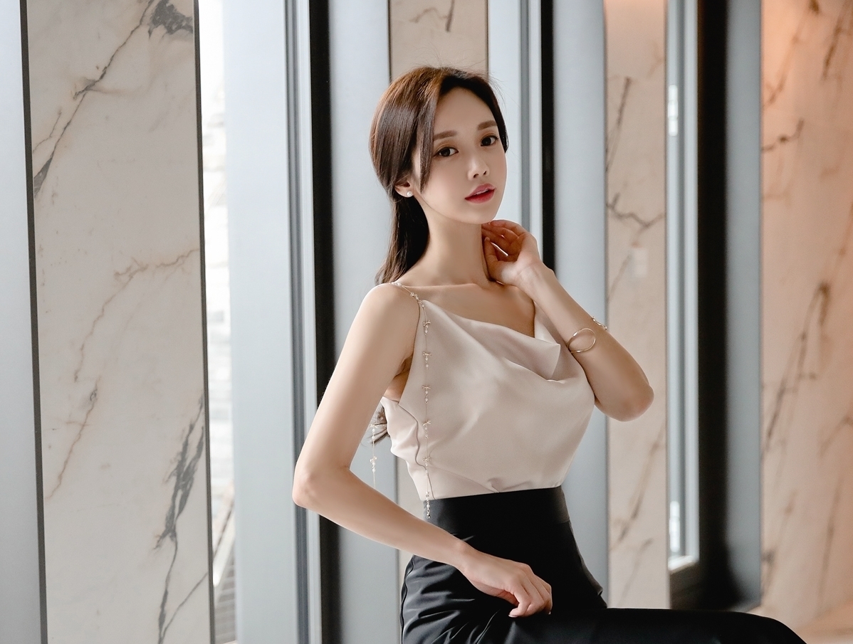  「工整」美女你裙子这么潮，不怕划到自己？