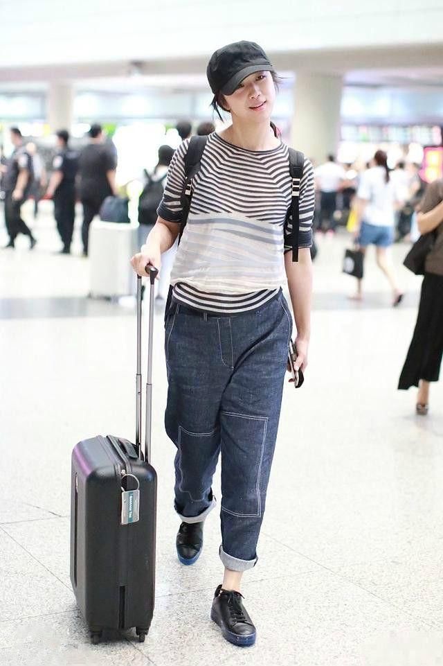 39岁汤唯素颜出镜，满脸雀斑肤色暗沉，网友:不美但是很有味道