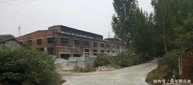 河南一“三线厂”，辉煌无比，块头大，进去像迷宫，旧址惹人怜