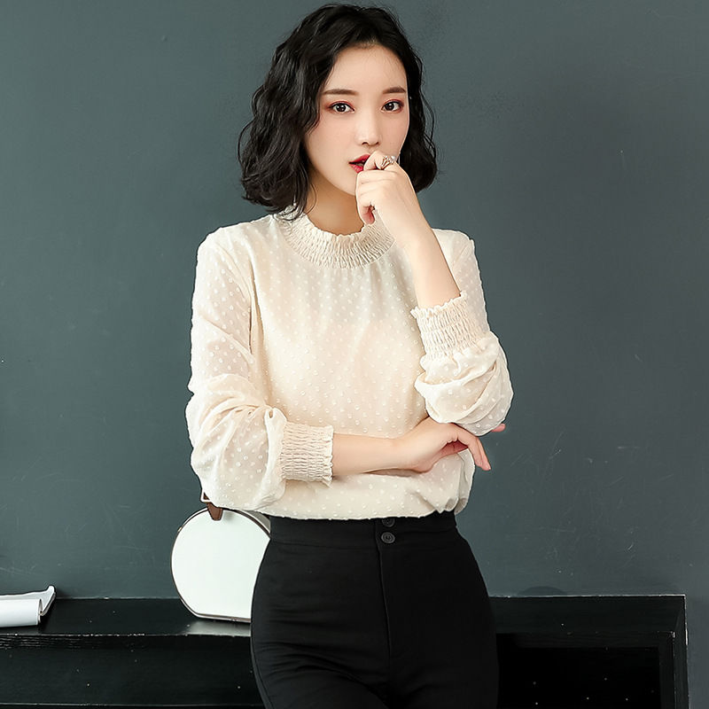 48岁的老婆，从不穿连衣裙，可是看着像30，只怪小衫太减龄了