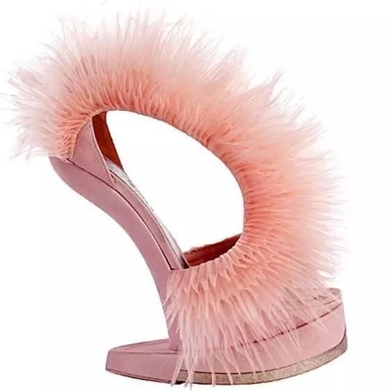 恨天高算什么，这双高跟鞋穿出去回头率百分百!