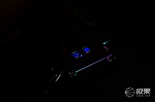 NITECORE TINI 炫彩钥匙灯上手,外表酷炫 无惧黑暗