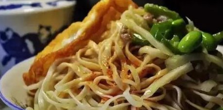 『游客』冬天旅游不能少了河虾炒饭,新鲜河虾搭配上好大米,游客都夸赞