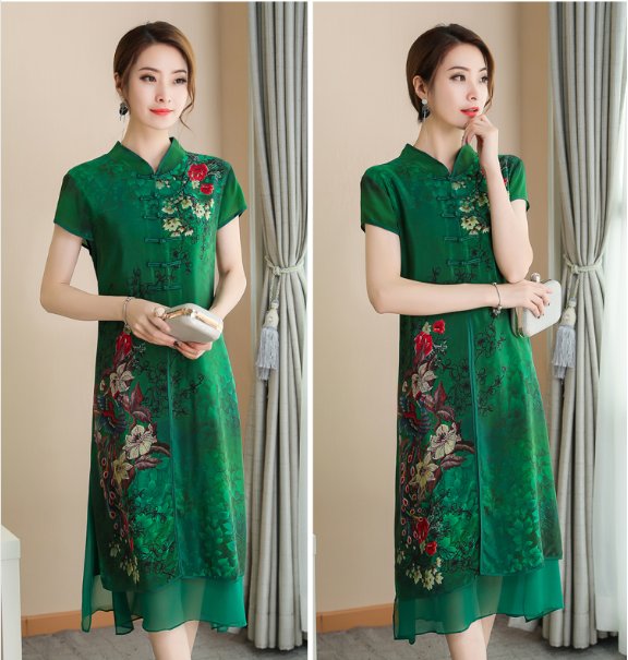 不爱穿裙子的妈妈穿出了复古旗袍的魅力，高雅时尚古典美，真惊艳