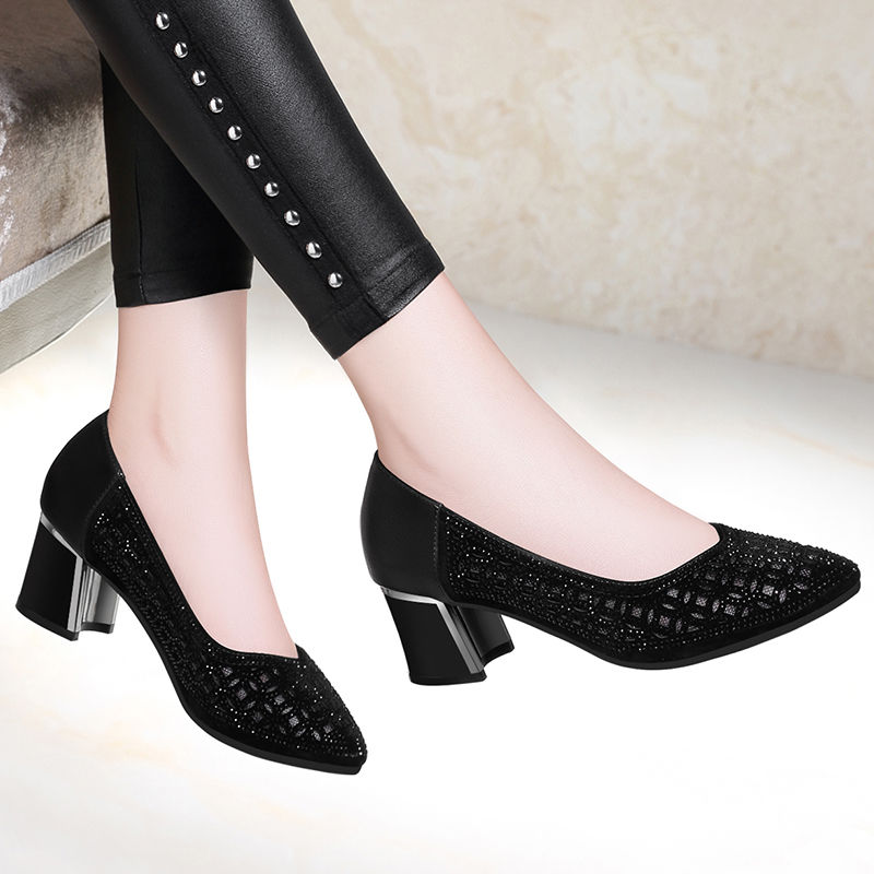 若你个子不高，少穿平底鞋!粗跟单鞋新上市，时髦高挑女人味十足