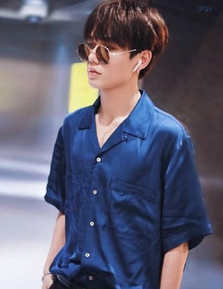 8位小鲜肉的睡衣秀:蔡徐坤魅惑，易烊千玺清秀，林彦俊好高冷!