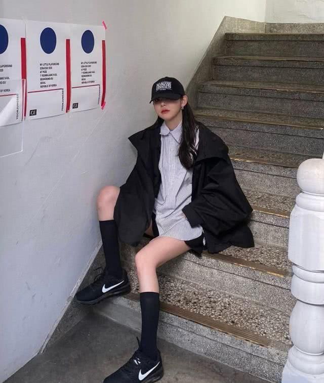  「初恋衫」服装搭配：外套里面别穿打底衫了！这4件内搭美炸！