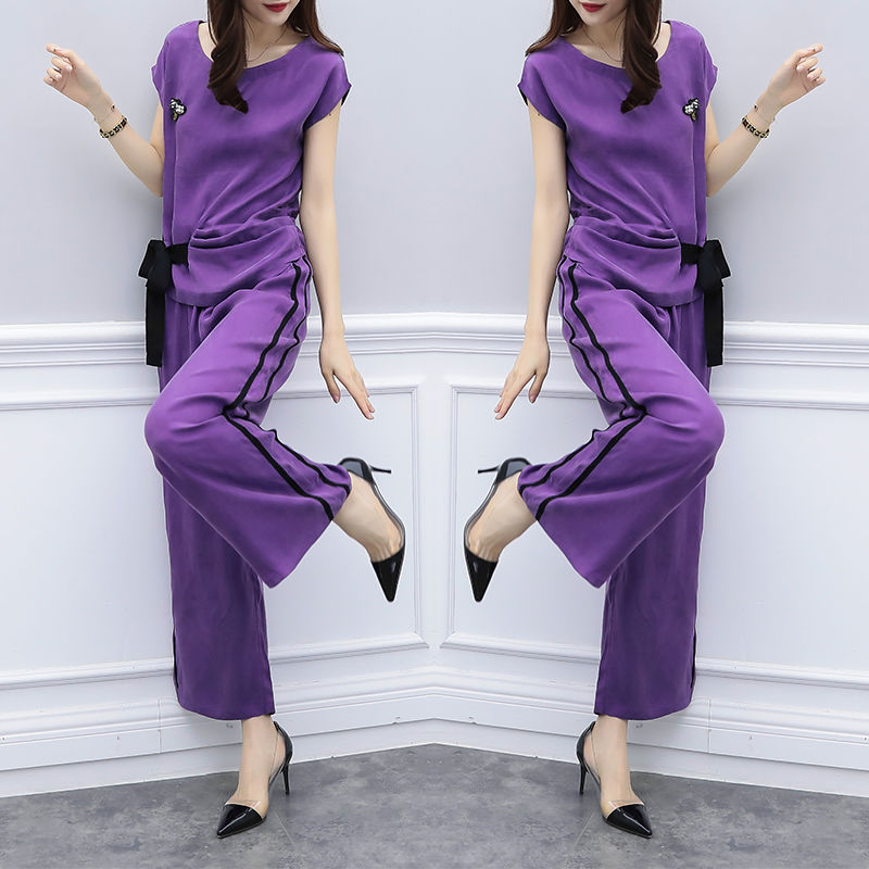 说的就是你，放下你的牛仔裤!今年流行这样的套装，洋气有女人味