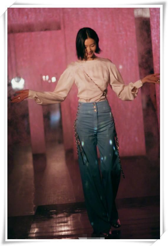 当43岁周迅同框30岁刘雯，网友：终于见识到真正素颜脸长啥样了！