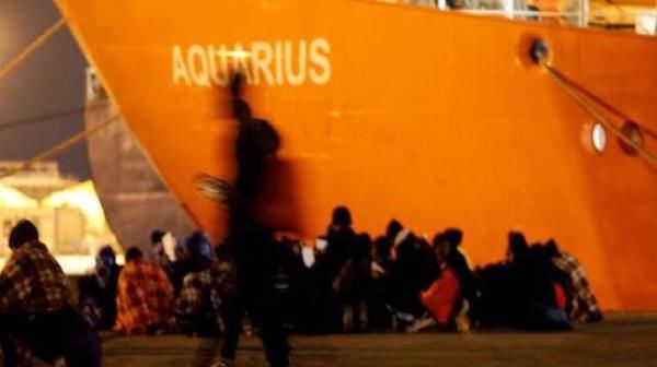 地中海展开难民救援 意大利却拟关闭港口拒接