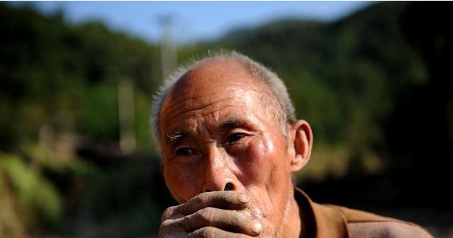  土地流转@给中国60岁以上农民每月发放1000元退休金，应该是个好