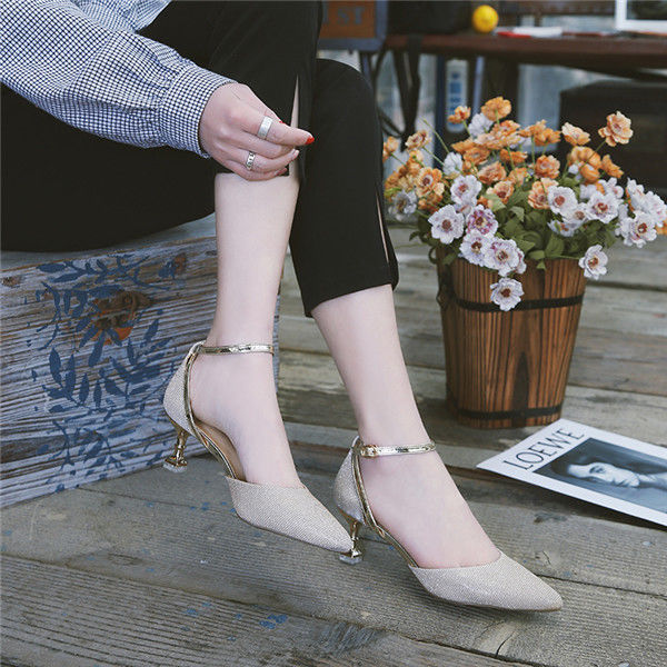 还穿什么高跟鞋，今年流行这样“瓢鞋”，舒适不累脚，太有女人味