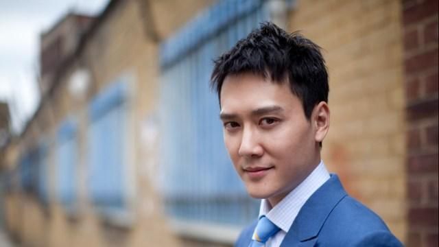 赵丽颖小腹微隆疑怀孕，想破传言却躲躲闪闪，网友:不如大胆承认