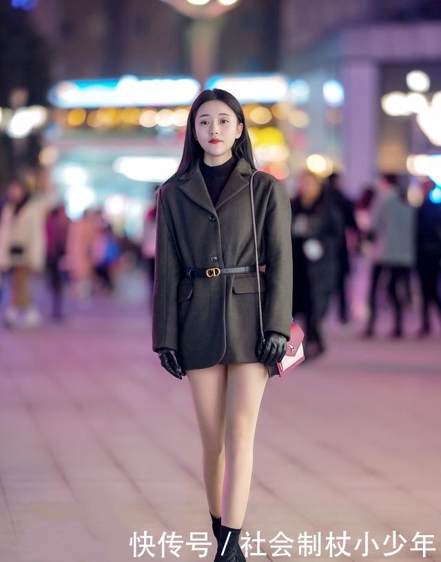 配一双■复工就要这么穿,一件小西装Hold住各种场合,让你时髦加倍