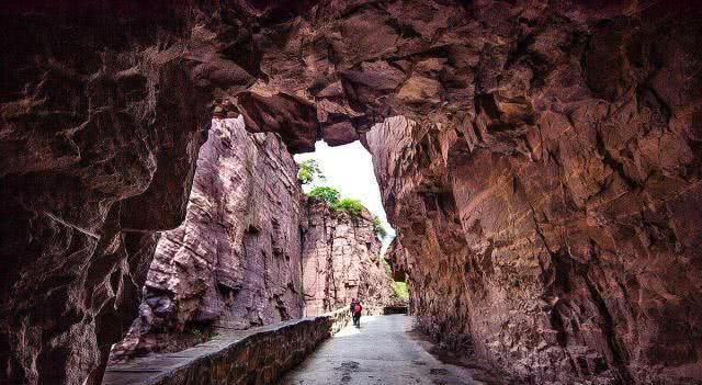 又一个郭亮村走红?藏于“井底”的千年村庄,外出要爬2000级台阶