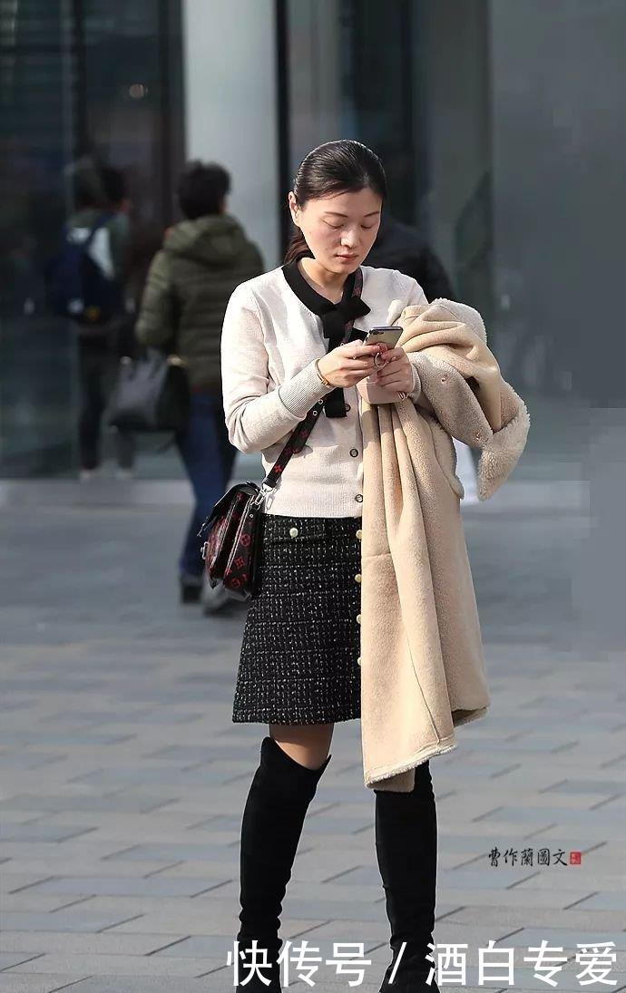  『表达自己』街拍：把高筒靴穿出高级感的美女