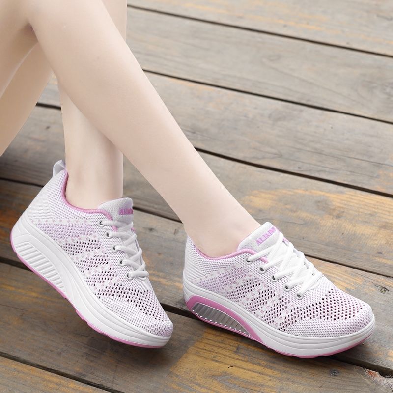 老婆无意间发现的女鞋，上脚舒适比高跟鞋还时尚，走一天都不累脚