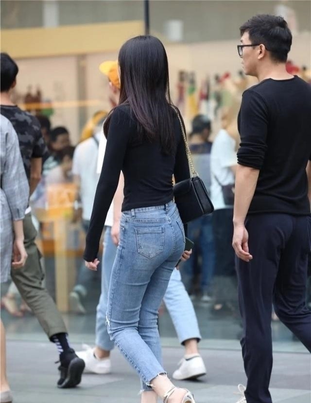  【精致】牛仔裤更显朝气的格调，唯美精致让你更有魅力