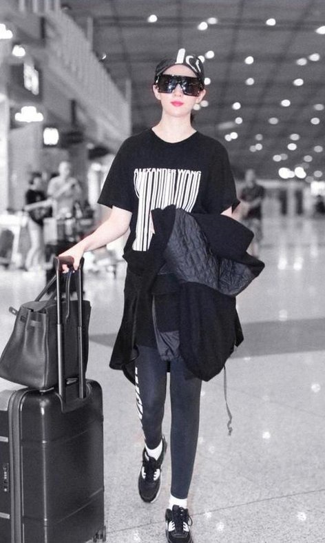 当谢娜与刘亦菲同框秀腿，网友:放开那跑步机，让我来