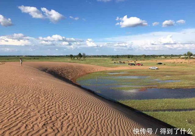 中国最大的沙漠湖泊，有七条河流注入，是当地最大的内陆湖