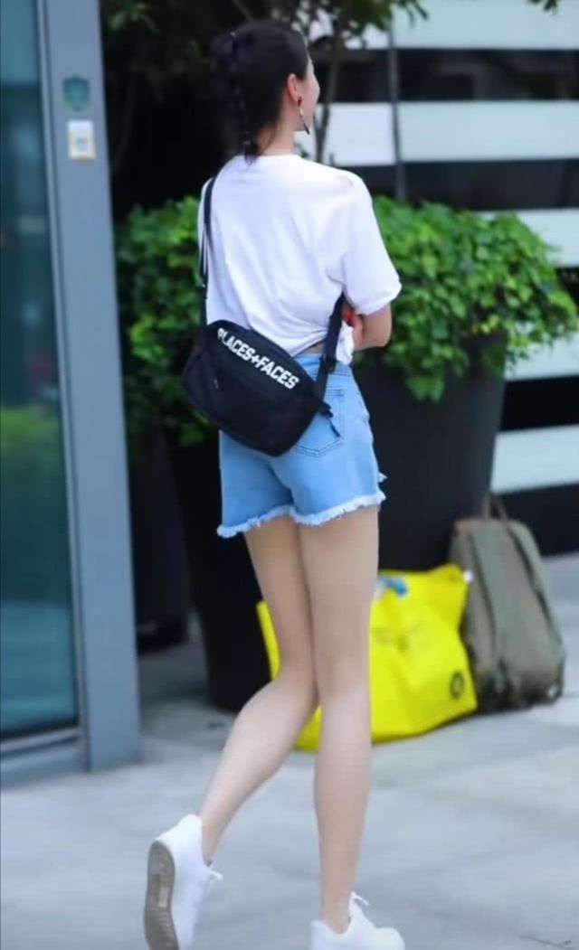  『腿长』你穿的裤子不显腿长，是因为你腿短，看过小姐姐的腿后，我酸了！