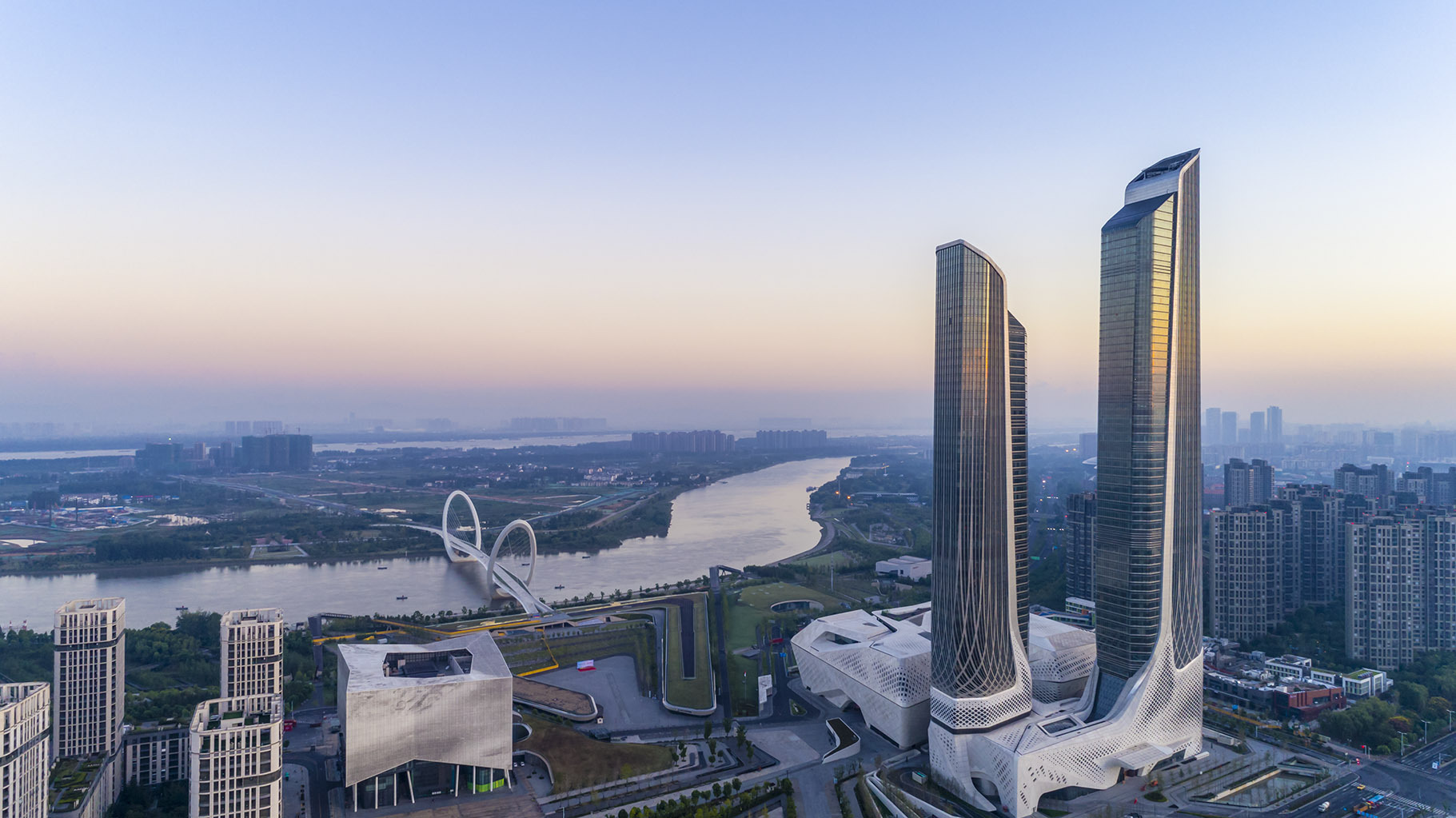 我国有望超过成都的3个城市，一个是青岛，一个是国家交通枢纽城