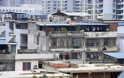  「究竟」农村很多人花钱到公路边建房，却不进城买房落户，究竟是为什么？