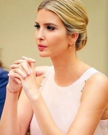 这些让伊万卡引以为傲的晚礼裙, 凯特王妃哪件都不敢穿