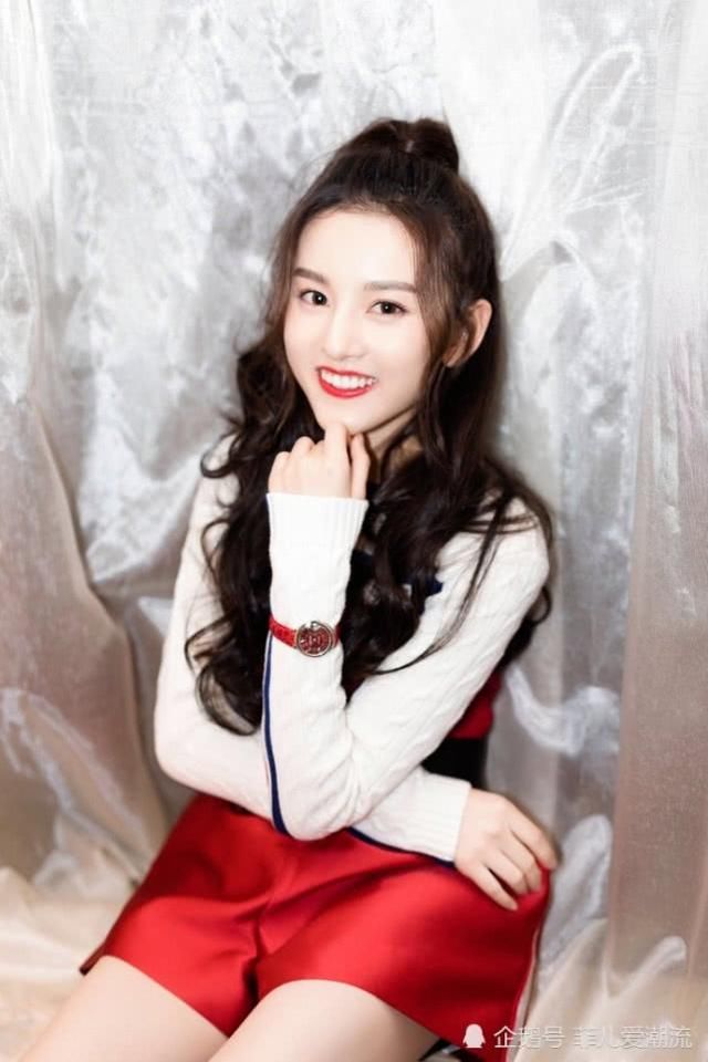 宋祖儿出席活动，只看下半身就惊艳全场