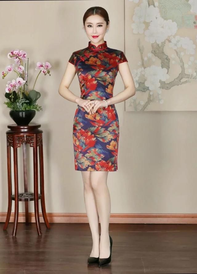 真丝旗袍高品质,女人一穿别样美!