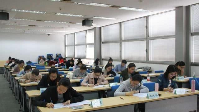  #值得#初试成绩占比70％？这所大学将采取“网络复试”，值得点赞！
